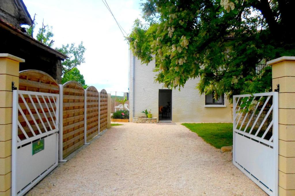 Chambres D'Hotes Le Clos Du Murier Villefranche-de-Rouergue Exterior photo